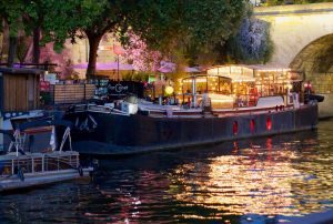 Balade romantique en bateau.